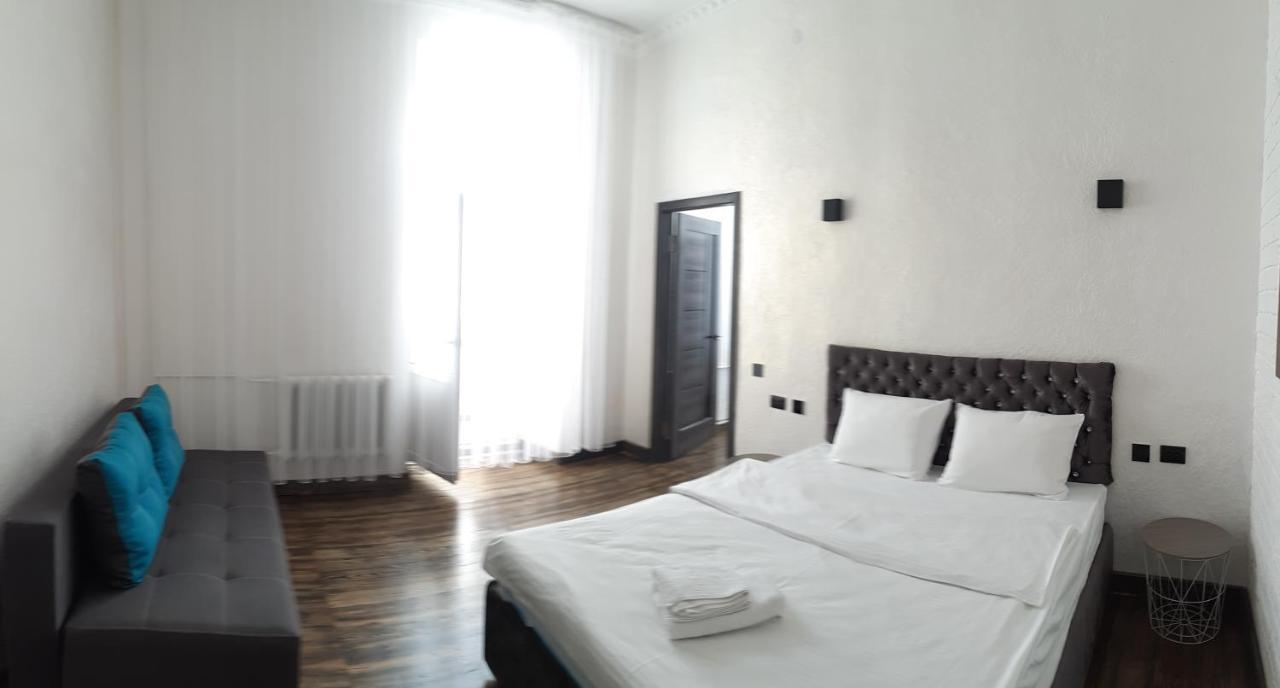 Lux Apartments Vinnytsia Ngoại thất bức ảnh